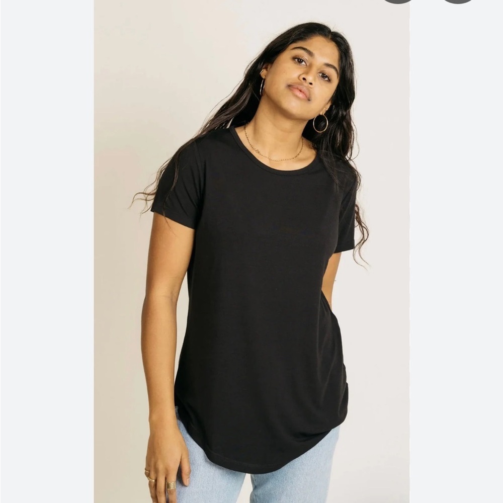 JACKSON ROWE Women's Classic Crew Tee size small